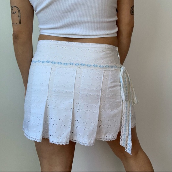 White coquette pleated mini skirt - Picture 4 of 4